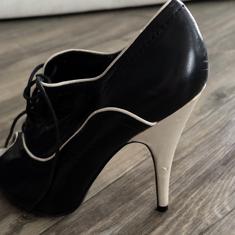 Steven By Steve Madden Black and White Peep Toe Heels, Size 7 - Picture 16 of 16